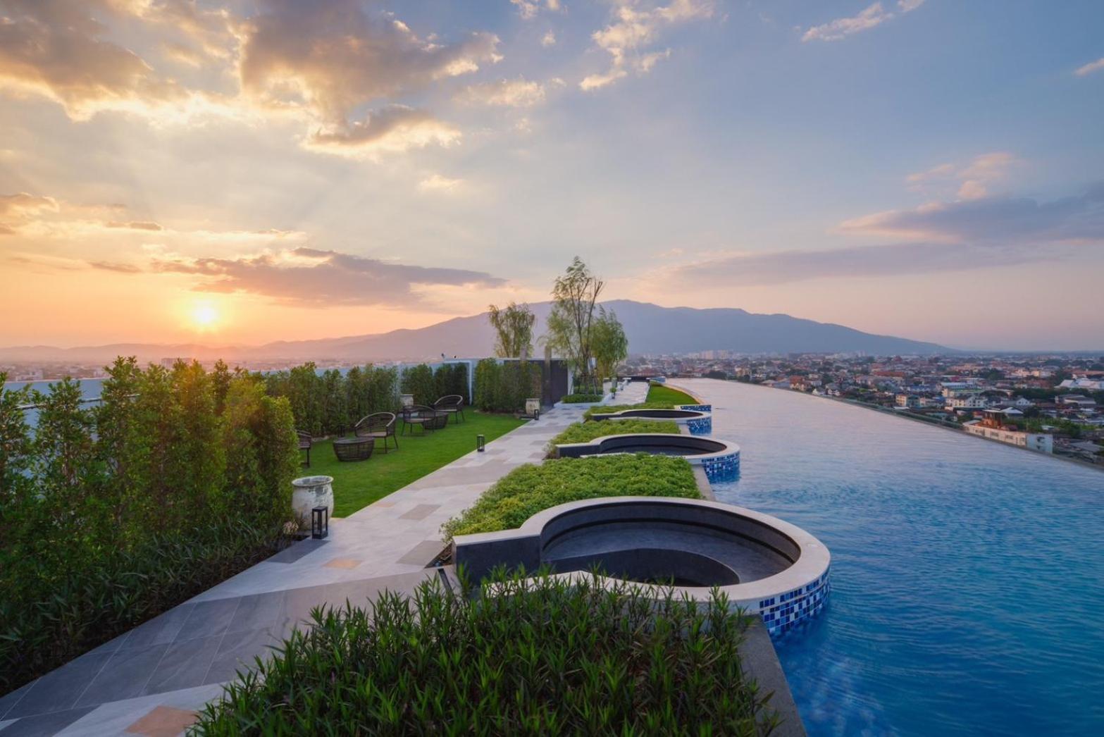Luxury Condo Astra Sky River Condo Chiang Mai Exteriör bild